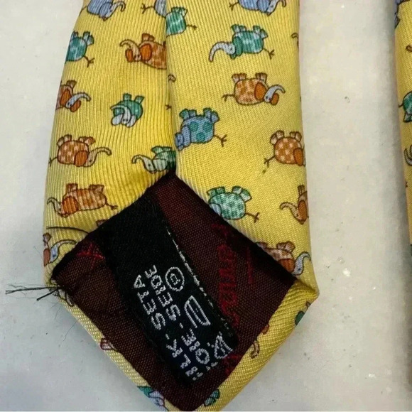 Salvatore Ferragamo luxury yellow silk tie with small whimsical elephant print. - Picture 4 of 11